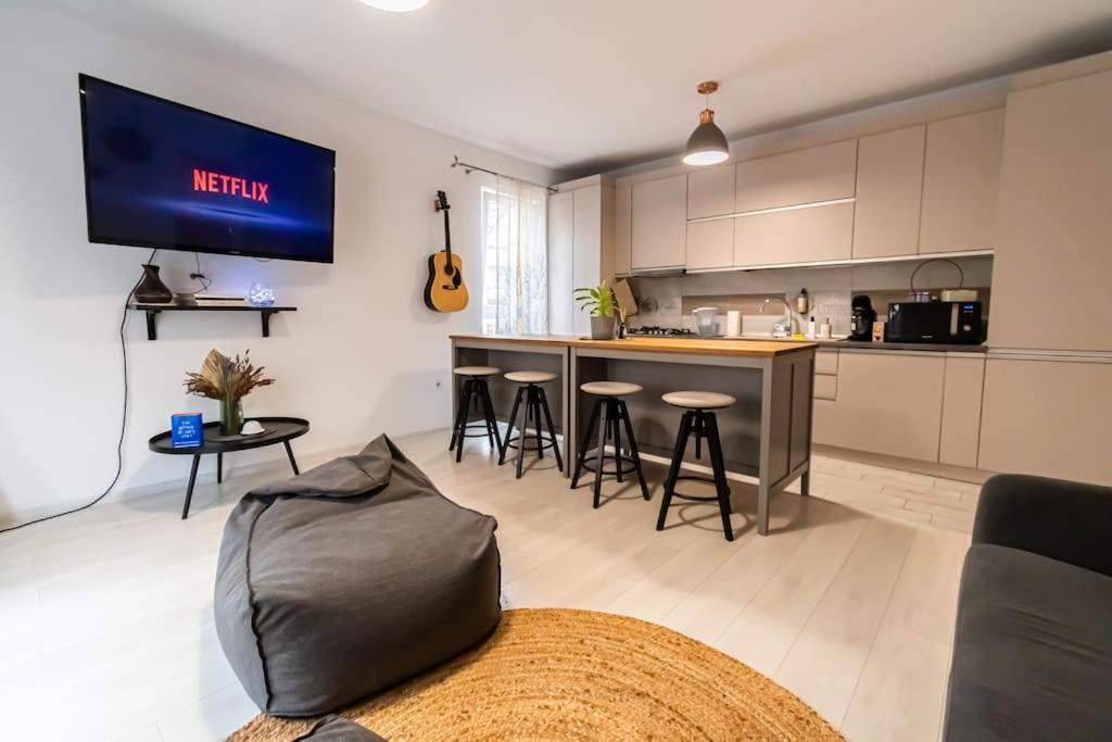 Arte - 2 Bedroom Apartment Near Coresi Mall With Free Parking Brașov Exterior foto