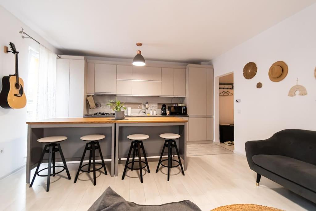 Arte - 2 Bedroom Apartment Near Coresi Mall With Free Parking Brașov Exterior foto