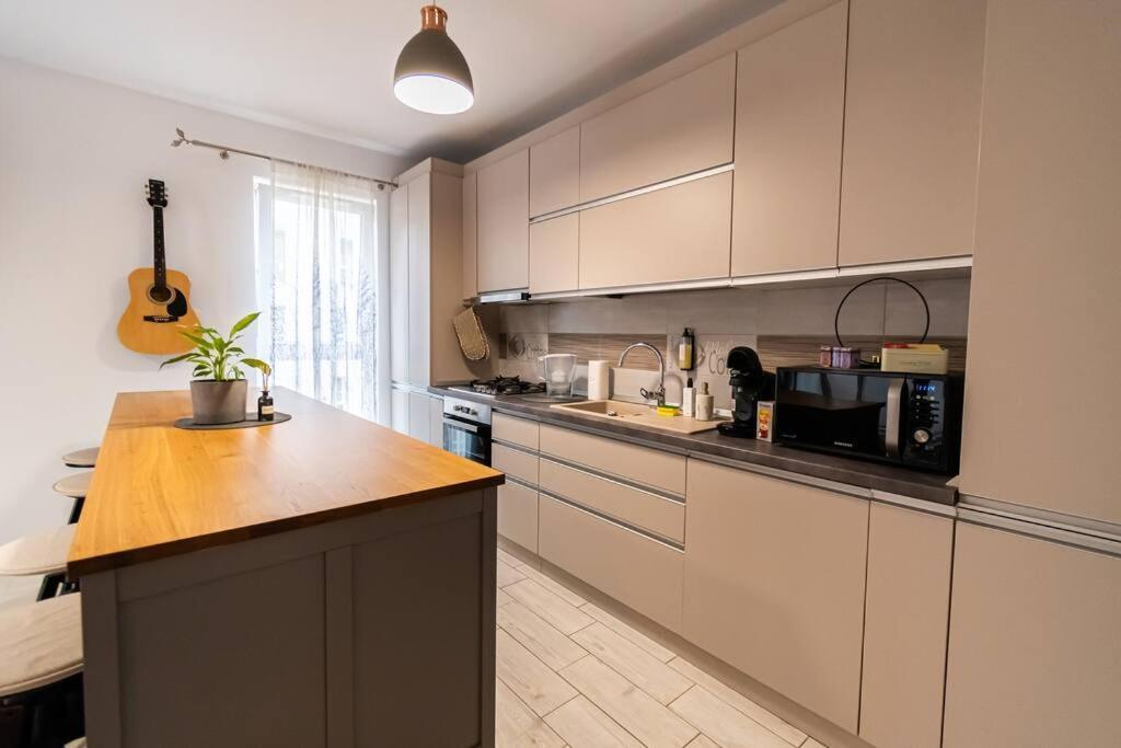 Arte - 2 Bedroom Apartment Near Coresi Mall With Free Parking Brașov Exterior foto